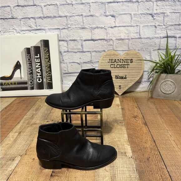 FRYE
CARSON PIPING BOOTIE size 8.5 M Black leather - Picture 13 of 13